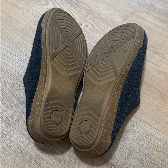 Taos Woollery Slip on Clogs Size 39/8-8.5 - Picture 5 of 6